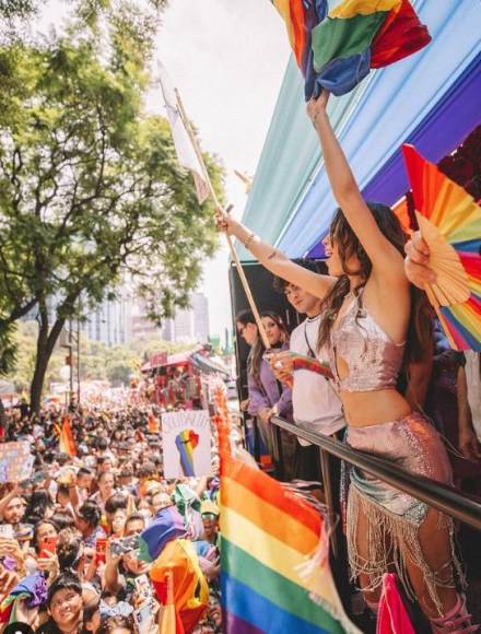 ¿Qué famosos asistieron a la marcha del Pride 2022 en México?