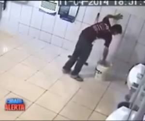 El muchacho se encontraba trabajando cuando llegaron los delincuentes a golpearlo.