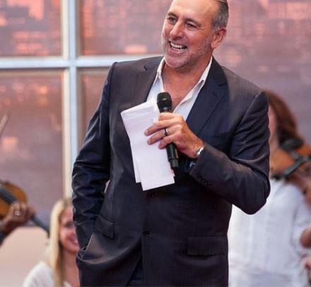 ¿Quién es Brian Houston, el pastor de la iglesia Hillsong que renunció por escándalos?