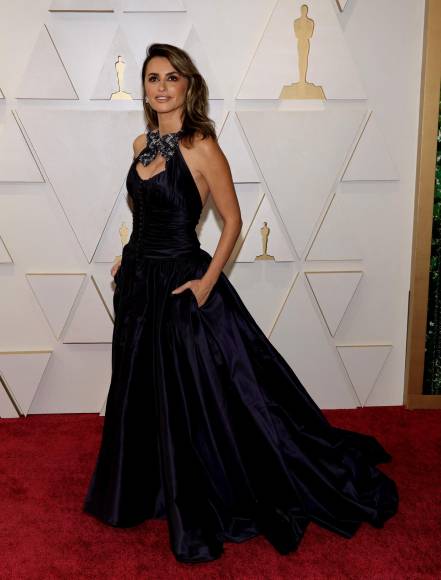 Deslumbrando con belleza y sencillez: los mejor vestidos de los Oscar 2022