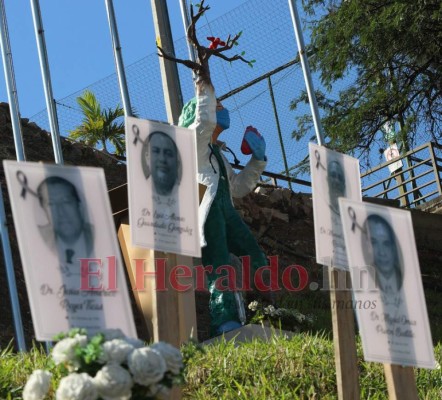 Con homenaje a médicos fallecidos crean conciencia sobre letalidad del covid-19