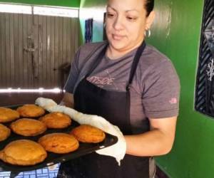 Los pastelitos navideños, tamales, montucas y dulces típicos empezaron a ser degustados.