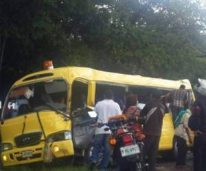 Este es el bus que se accidentó esta tarde en la carretera al sur de Honduras.