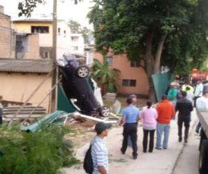 El vehículo fue a impactar contra el muro de una vivienda.