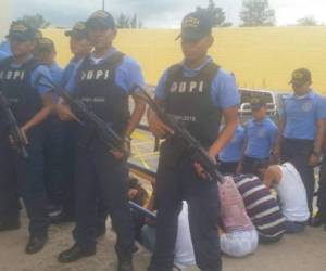 Los detenidos serán puestos a la orden de las autoridades.