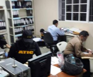 Los agentes de la ATIC buscan más evidencias en la Secretaría de Seguridad por el caso del zar antidrogas.