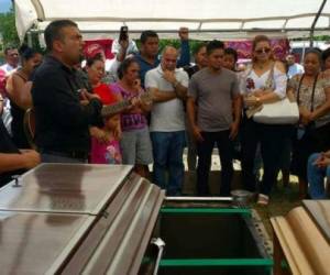 Herber Alejandro Ándara Núñez (32) y Nancy Levit Guzmán Centeno fueron enterrados este lunes en su natal Comayagua.