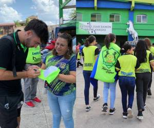 La afición del Olancho FC se volcó al estadio para apoyar a los Potros, que se encuentran a las puertas de disputar su primera final a tan solo un año de haber ascendido a primera. Mucho colorido, largas filas y bellas mujeres engalanan el ambiente previo a la semifinal de vuelta. Aquí las mejores imágenes.