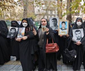 Según la Iran Human Rights, con sede en Oslo, al menos 469 personas han muerto en la represión de las protestas, y al menos 14,000 han sido detenidas, según la ONU. Recientemente el nombre de cuatro personas ha resonado en las redes sociales, donde grandes celebridades y hasta mandatarios han pedido al régimen iraní que quiten las condenas contra las personas detenidas por apoyar las protestas en favor de los derechos de la mujer.