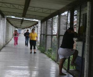 La matanza de al menos 41 mujeres que permanecían internas pagando distintos delitos en el Centro Penitenciario Femenino de Adaptación Social (PNFAS) habría comenzado en el módulo 1 de la cárcel ubicada en Támara. A continuación lo que sabemos de este recinto y de la tragedia.