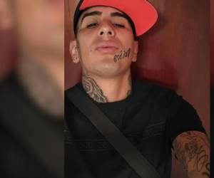 El influencer Kevin Bryan Flores, mejor conocido como Kevin Kaletry, fue asesinado durante la presentación de un nuevo show en el que buscaba estrenarse como actor, pero lamentablemente, personas armadas llegaron hasta el lugar y le quitaron la vida enfrente del resto del elenco y de la prensa. Aquí los detalles.