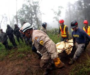 La muerte de Hilda Hernández, hermana del expresidente de Honduras, consternó al país y a la comunidad internacional. Los datos acerca del fatal accidente han sido recopilados en orden cronológico desde el día de la tragedia. A continuación rememoramos las imágenes que dejó el rescate de los cuerpos.