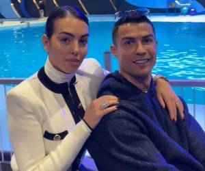 Acompañado de su pareja Georgina Rodríguez y sus hijos, Cristiano Ronaldo disfruta de una breves vacaciones en Arabia Saudita previo a debutar oficialmente con Al Nassr. El astro portugués y su familia visitaron este lunes un excéntrico parque de diversiones en Riad.