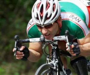 El deportista, de 48 años, participaba en la carrera de ciclismo en ruta cuando se cayó.