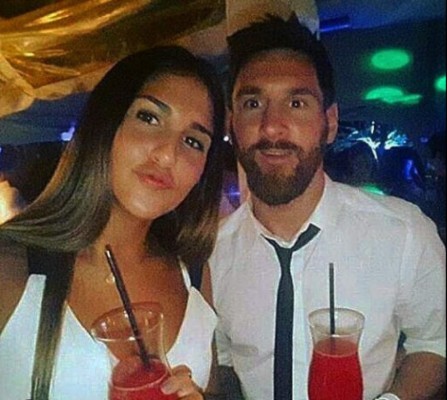 Así se divirtió Messi con amigos y seguidores en un bar de Argentina