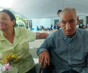 Doña Lidia y don Santos sellaron su amor de más de cinco décadas.