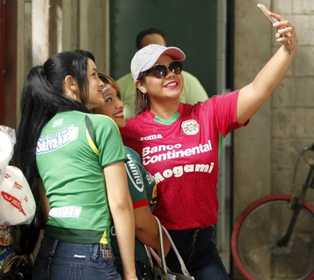 ¡Bellezas adornan los diferentes estadios de Honduras!