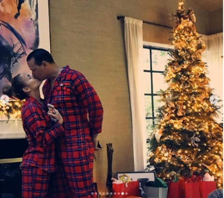 Jennifer López y Alex Rodríguez comparten fotos navideñas en Instagram