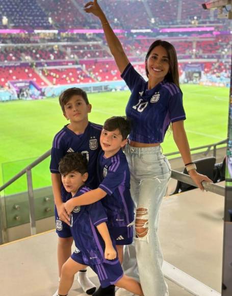 El “look cábala” de Antonela Roccuzzo que muchas influencers usan en el Mundial de Qatar 2022