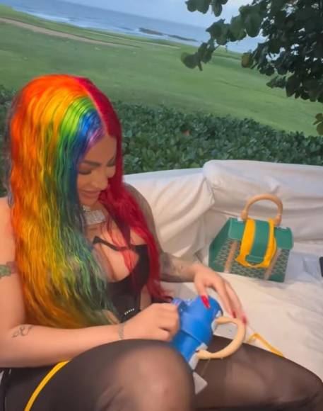 Costosas carteras y relojes de lujo: los regalos que Tekashi 6ix9ine le ha dado a Yailin, la más viral