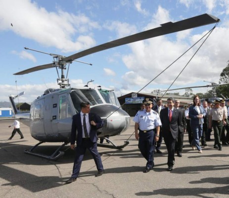 Así fue la donación de avión y cuatro helicópteros a la Fuerza Aérea Hondureña