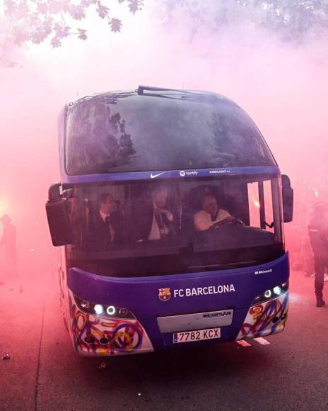 Atacan bus del Barcelona y ambiente hostil para Dembélé