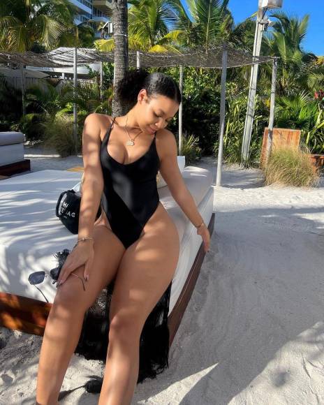 Shanee Mclaughlin, novia de Romell Quioto, deslumbra con fotos en la playa