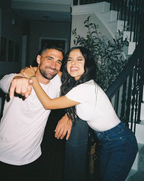 Acusan al novio de Becky G de serle infiel y aseguran tener pruebas