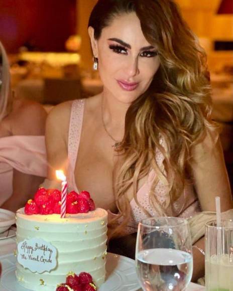 ¿Qué le pasó? Cuestionan aspecto de Ninel Conde en reciente fotografía