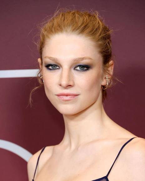 Hunter Schafer, la actriz que causó polémica por su vestido en la fiesta de los Oscars