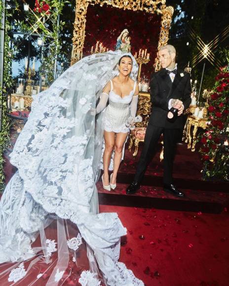 FOTOS: Así fue la lujosa y extravagante boda de Kourtney Kardashian y Travis Barker