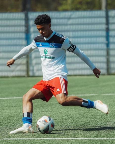 Leonardo Posadas, futbolista del Borussia Dortmund y de Alemania que jugaría con Honduras