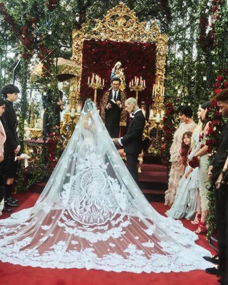 FOTOS: Así fue la lujosa y extravagante boda de Kourtney Kardashian y Travis Barker