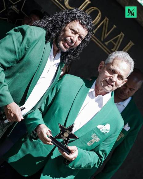 Reinaldo Rueda es homenajeado junto a otras leyendas del Atlético Nacional de Colombia