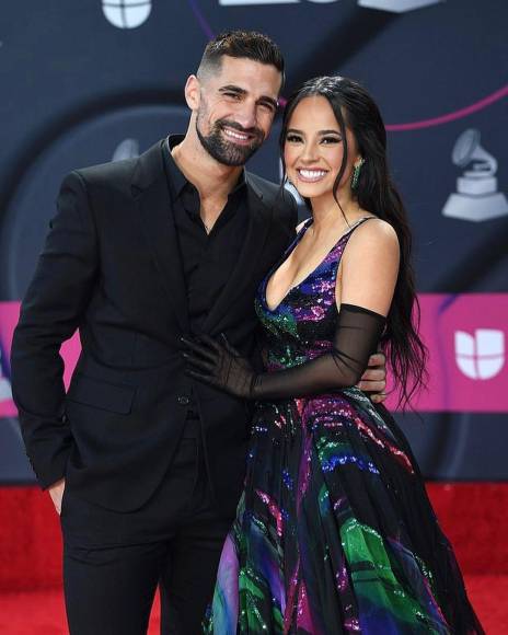 Acusan al novio de Becky G de serle infiel y aseguran tener pruebas