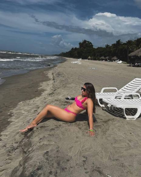 Las vacaciones de Annie Córdova, la hermosa esposa de Luis Palma: Así lucen en la playa