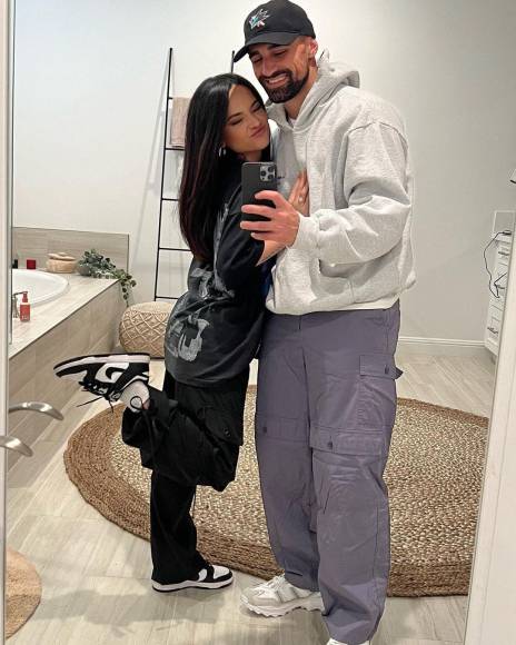 Acusan al novio de Becky G de serle infiel y aseguran tener pruebas