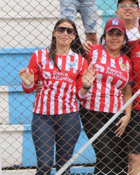 ¡Bellezas! Las chicas que adornaron el Olimpia-Génesis en semifinales