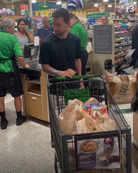 Messi es captado de compras en un supermercado de Miami