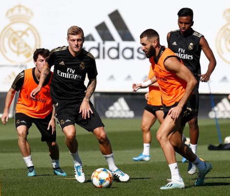 FOTOS: James Rodríguez sorprende al aparecer en el entrenamiento del Real Madrid