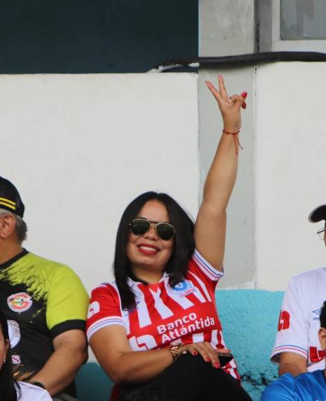 ¡Bellezas! Las chicas que adornaron el Olimpia-Génesis en semifinales