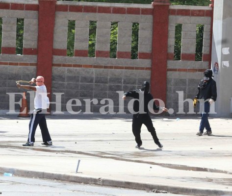 Fotos: Así terminaron quemados cuatro policías tras violento enfrentamiento con miembros del MEU