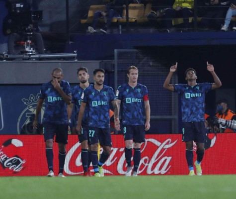 Triplete histórico del Choco Lozano con el Cádiz dejó estas imágenes imborrables