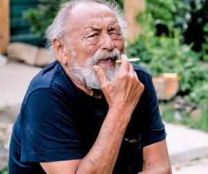 El escritor estadounidense Jim Harrison murió a los 78 años autor de 'Leyendas de Pasión'.