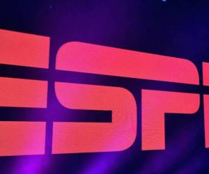 La cadena internacional ESPN le puso fin a la etapa de dos famosos periodistas en una decisión que ha generado diversos comentarios en las redes sociales