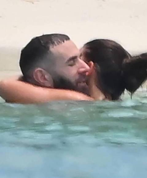 Benzema se ausenta de su equipo y aparece con linda chica