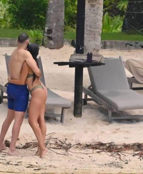 Benzema se ausenta de su equipo y aparece con linda chica