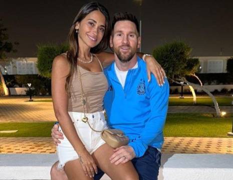 Lionel Messi y su esposa, Antonela Rocuzzo se reunieron en la concentración de la selección en Doha.