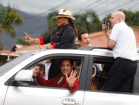 Hombre de familia, barista y la mano derecha de Xiomara Castro, así es Héctor Manuel Zelaya