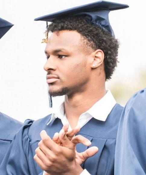 Bronny, el hijo de LeBron James de 18 años que sufrió un paro cardíaco durante un entrenamiento